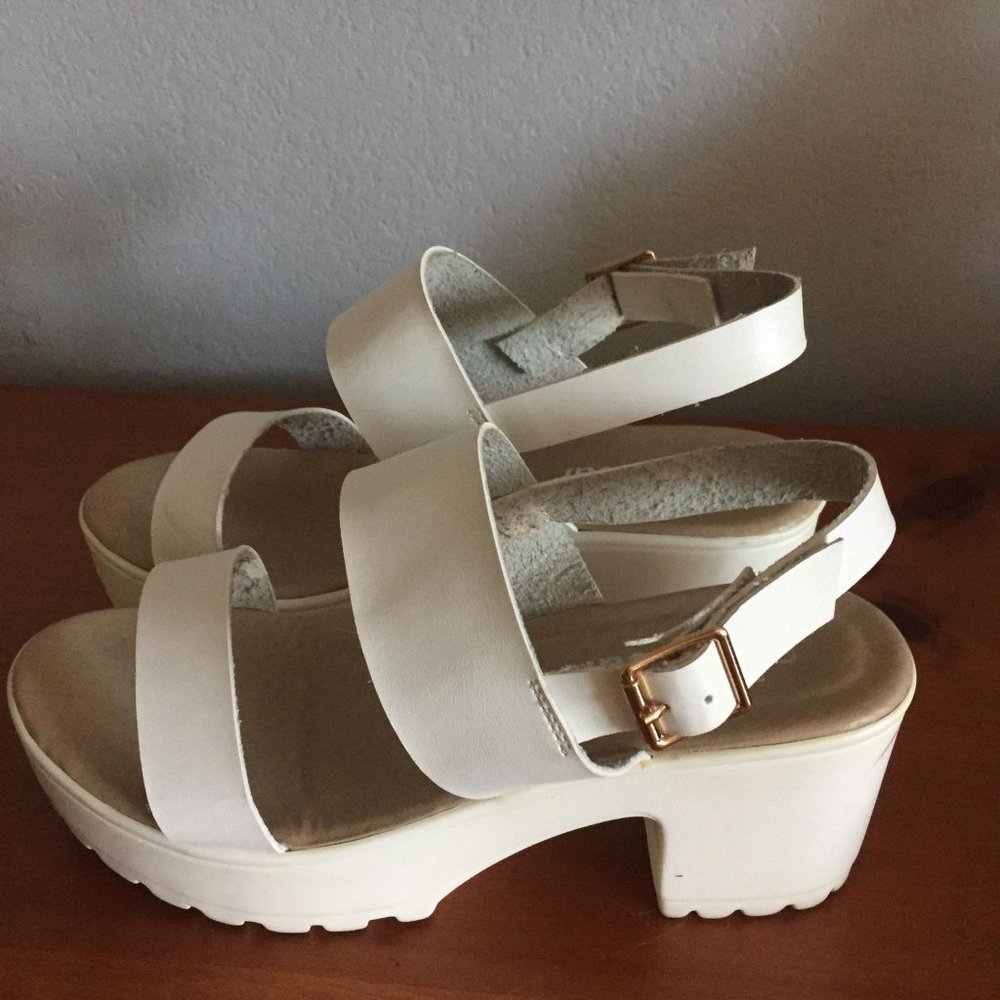 White strappy platform sandals (fake leather)